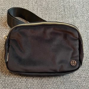NWT Lululemon Velour Belt Bag